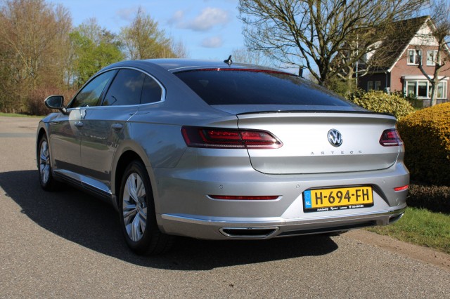 VOLKSWAGEN ARTEON 1.5 TSI Elegance 150pk 4-cilinder ECC/Navi/Cruise/Stoelverw./PDC/Camera, Autobedrijf Roetert, Loenen
