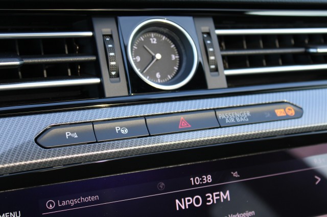 VOLKSWAGEN ARTEON 1.5 TSI Elegance 150pk 4-cilinder ECC/Navi/Cruise/Stoelverw./PDC/Camera, Autobedrijf Roetert, Loenen