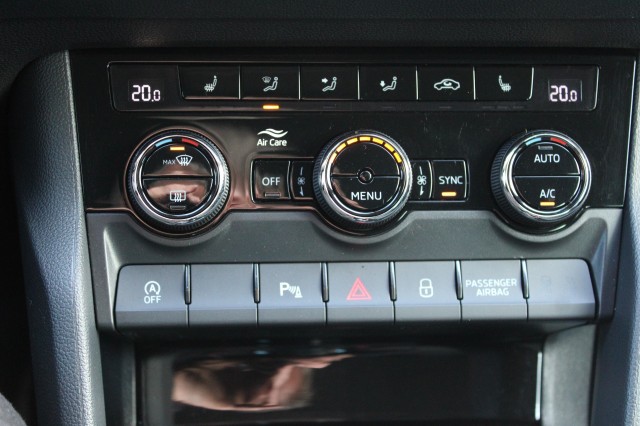 SKODA KAROQ 1.0TSI 116pk Ambition Business ECC/cruise/navi/PDC/trekhaak, Autobedrijf Roetert, Loenen