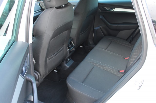 SKODA KAROQ 1.0TSI 116pk Ambition Business ECC/cruise/navi/PDC/trekhaak, Autobedrijf Roetert, Loenen