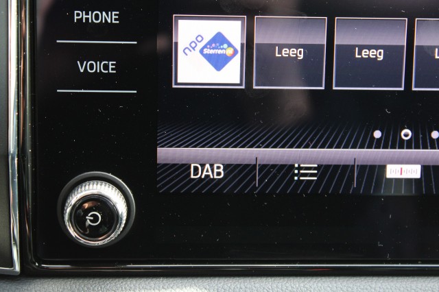 SKODA KAROQ 1.0TSI 116pk Ambition Business ECC/cruise/navi/PDC/trekhaak, Autobedrijf Roetert, Loenen