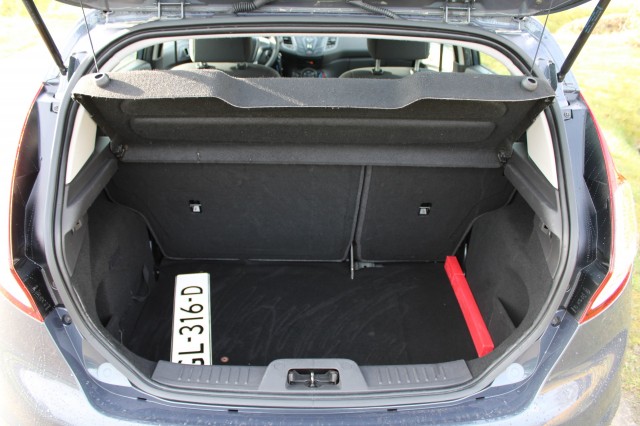 FORD FIESTA 1.0 65pk Style 5-drs Airco/Navigatie/Bluetooth, Autobedrijf Roetert, Loenen