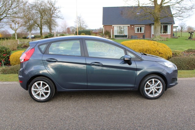 FORD FIESTA 1.0 65pk Style 5-drs Airco/Navigatie/Bluetooth, Autobedrijf Roetert, Loenen