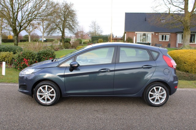 FORD FIESTA 1.0 65pk Style 5-drs Airco/Navigatie/Bluetooth, Autobedrijf Roetert, Loenen