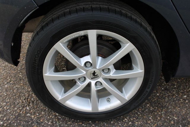 FORD FIESTA 1.0 65pk Style 5-drs Airco/Navigatie/Bluetooth, Autobedrijf Roetert, Loenen