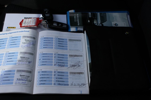 BMW 1-SERIE 120I 2.0i 170pk High Executive automaat ECC/cruise/navi/PDC/lm velgen 5drs, Autobedrijf Roetert, Loenen