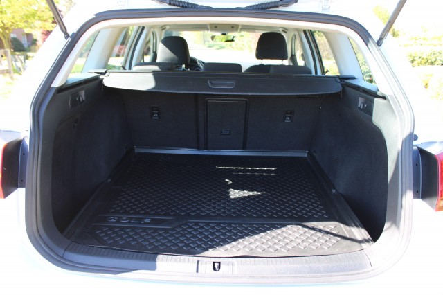 VOLKSWAGEN GOLF Variant 1.0 TSI 116pk Connected ECC/Navi/Camera/DAB/Trekhaak, Autobedrijf Roetert, Loenen