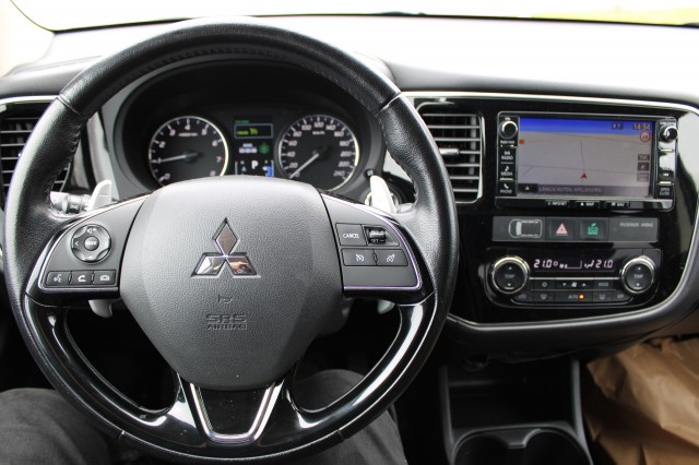 MITSUBISHI OUTLANDER 2.0 150pk Business Edition Automaat ECC/cruise/camera/navi/DAB/trekhaak, Autobedrijf Roetert, Loenen
