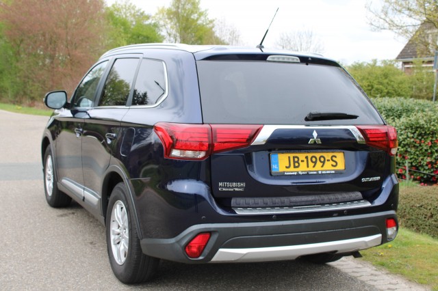 MITSUBISHI OUTLANDER 2.0 150pk Business Edition Automaat ECC/cruise/camera/navi/DAB/trekhaak, Autobedrijf Roetert, Loenen