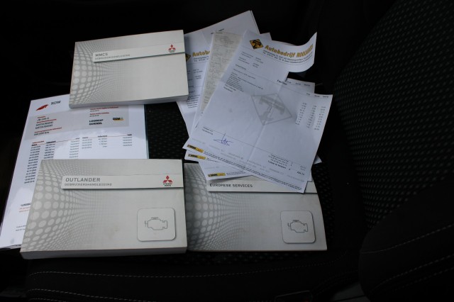 MITSUBISHI OUTLANDER 2.0 150pk Business Edition Automaat ECC/cruise/camera/navi/DAB/trekhaak, Autobedrijf Roetert, Loenen