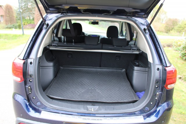 MITSUBISHI OUTLANDER 2.0 150pk Business Edition Automaat ECC/cruise/camera/navi/DAB/trekhaak, Autobedrijf Roetert, Loenen