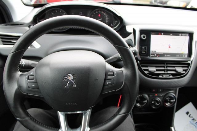 PEUGEOT 2008 1.2 110pk Blue Lion Airco/Cruise/DAB/Carplay/Navi/PDC/Trekhaak, Autobedrijf Roetert, Loenen