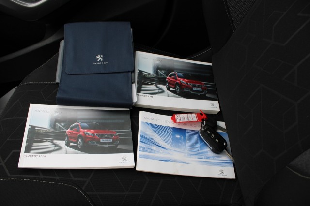 PEUGEOT 2008 1.2 110pk Blue Lion Airco/Cruise/DAB/Carplay/Navi/PDC/Trekhaak, Autobedrijf Roetert, Loenen