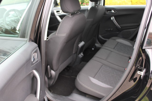 PEUGEOT 2008 1.2 110pk Blue Lion Airco/Cruise/DAB/Carplay/Navi/PDC/Trekhaak, Autobedrijf Roetert, Loenen