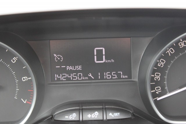 PEUGEOT 2008 1.2 110pk Blue Lion Airco/Cruise/DAB/Carplay/Navi/PDC/Trekhaak, Autobedrijf Roetert, Loenen