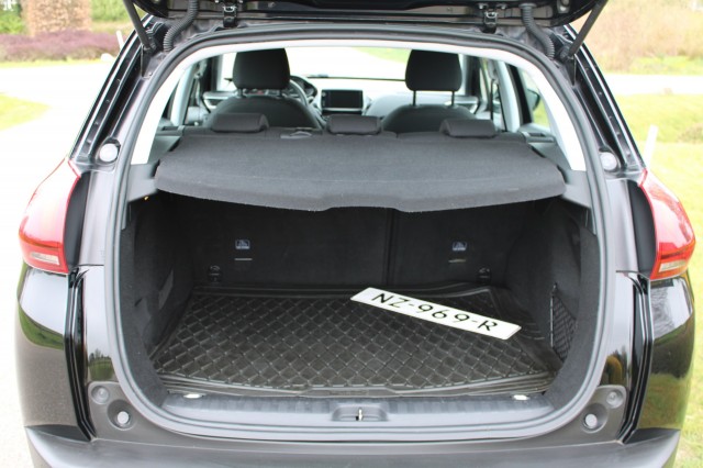 PEUGEOT 2008 1.2 110pk Blue Lion Airco/Cruise/DAB/Carplay/Navi/PDC/Trekhaak, Autobedrijf Roetert, Loenen