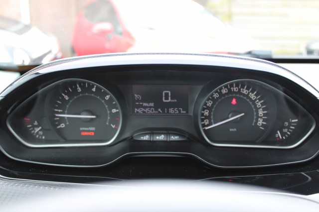 PEUGEOT 2008 1.2 110pk Blue Lion Airco/Cruise/DAB/Carplay/Navi/PDC/Trekhaak, Autobedrijf Roetert, Loenen