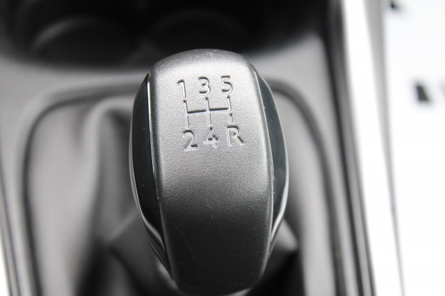 PEUGEOT 2008 1.2 110pk Blue Lion Airco/Cruise/DAB/Carplay/Navi/PDC/Trekhaak, Autobedrijf Roetert, Loenen