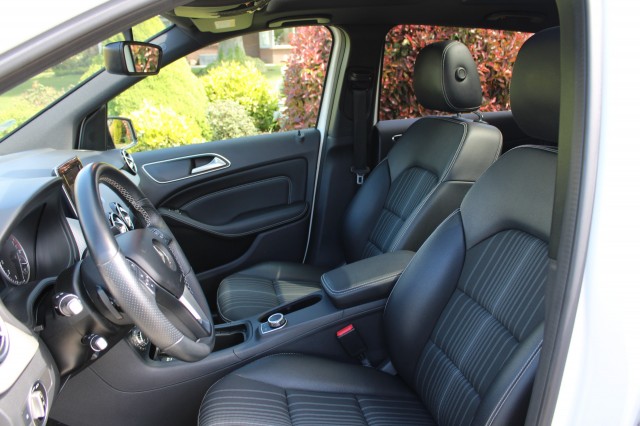 MERCEDES-BENZ B-KLASSE 180 122pk Ambition automaat ECC/navi/PDC/pano-schuifdak, Autobedrijf Roetert, Loenen