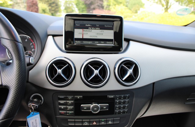 MERCEDES-BENZ B-KLASSE 180 122pk Ambition automaat ECC/navi/PDC/pano-schuifdak, Autobedrijf Roetert, Loenen