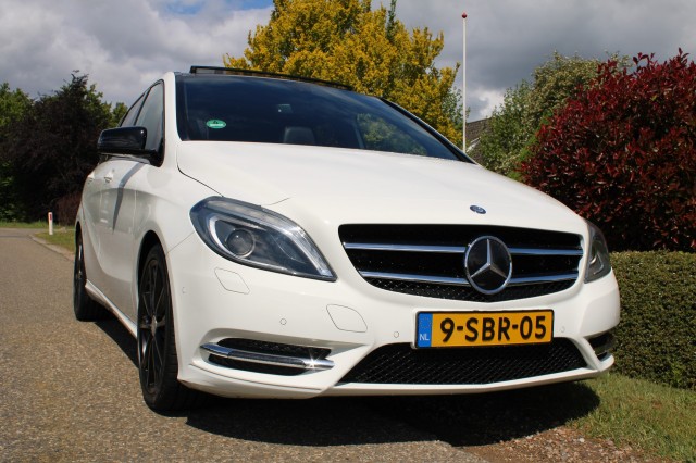 MERCEDES-BENZ B-KLASSE 180 122pk Ambition automaat ECC/navi/PDC/pano-schuifdak, Autobedrijf Roetert, Loenen