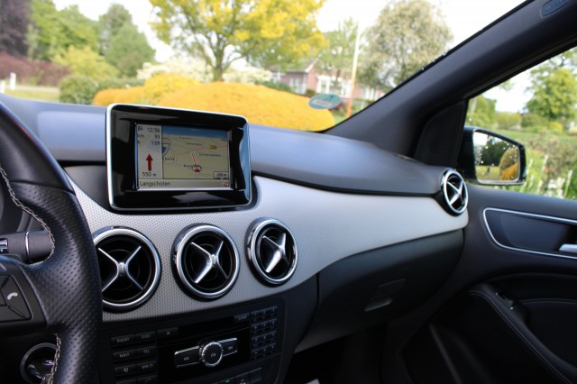 MERCEDES-BENZ B-KLASSE 180 122pk Ambition automaat ECC/navi/PDC/pano-schuifdak, Autobedrijf Roetert, Loenen