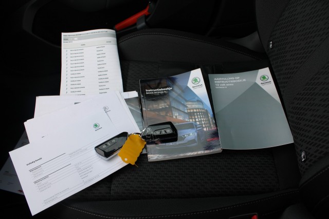 SKODA OCTAVIA Combi 1.4 TSI 204pk iV PHEV Automaat Business Edition Plus, Autobedrijf Roetert, Loenen