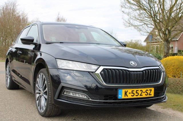 SKODA OCTAVIA Combi 1.4 TSI 204pk iV PHEV Automaat Business Edition Plus, Autobedrijf Roetert, Loenen