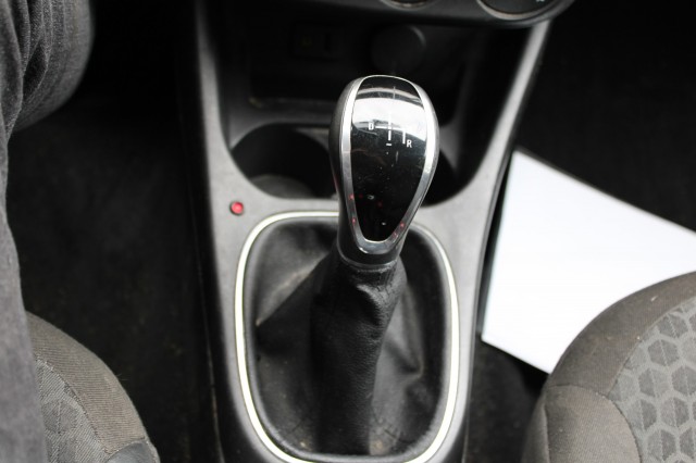OPEL CORSA-E 1.4 90pk Business+ automaat rolstoellift airco/handgas+rem/trekhaak 5-deurs, Autobedrijf Roetert, Loenen