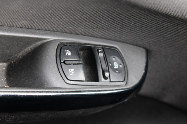 OPEL CORSA-E 1.4 90pk Business+ automaat rolstoellift airco/handgas+rem/trekhaak 5-deurs, Autobedrijf Roetert, Loenen