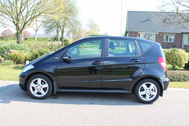 MERCEDES-BENZ A-KLASSE 160 1.5i 95pk Business Class airco/camera/bluetooth/navi/trekhaak, Autobedrijf Roetert, Loenen