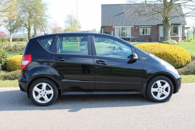 MERCEDES-BENZ A-KLASSE 160 1.5i 95pk Business Class airco/camera/bluetooth/navi/trekhaak, Autobedrijf Roetert, Loenen
