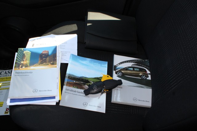 MERCEDES-BENZ A-KLASSE 160 1.5i 95pk Business Class airco/camera/bluetooth/navi/trekhaak, Autobedrijf Roetert, Loenen