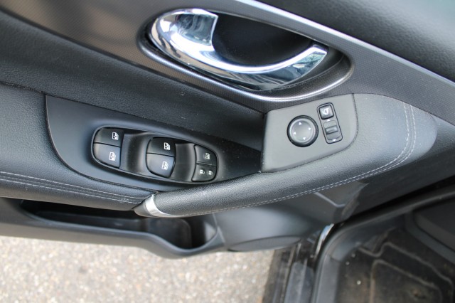 NISSAN QASHQAI 1.2 116pk Tekna automaat camera/ECC/cruise/panodak/trekhaak, Autobedrijf Roetert, Loenen