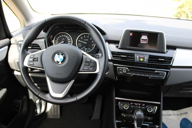 BMW 2-SERIE ACTIVE TOURER 218i 136pk Automaat Essential ECC/Cruise/Navi/PDC/Trekhaak, Autobedrijf Roetert, Loenen