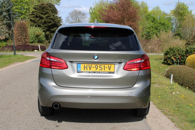 BMW 2-SERIE ACTIVE TOURER 218i 136pk Automaat Essential ECC/Cruise/Navi/PDC/Trekhaak, Autobedrijf Roetert, Loenen