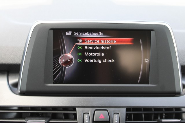 BMW 2-SERIE ACTIVE TOURER 218i 136pk Automaat Essential ECC/Cruise/Navi/PDC/Trekhaak, Autobedrijf Roetert, Loenen