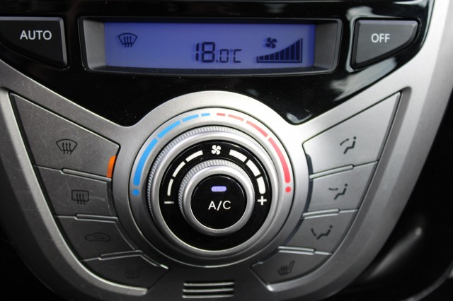 HYUNDAI IX20 1.6i 125pk i-Catcher ECC/Cruise/Navi/Leer/Panoramadak, Autobedrijf Roetert, Loenen