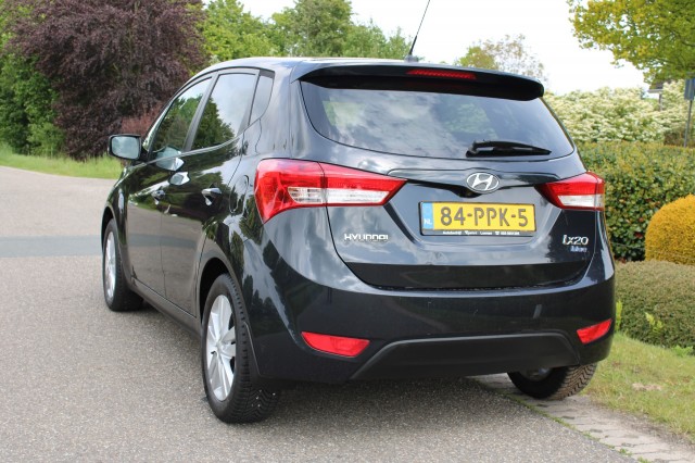 HYUNDAI IX20 1.6i 125pk i-Catcher ECC/Cruise/Navi/Leer/Panoramadak, Autobedrijf Roetert, Loenen