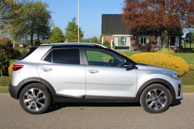 KIA STONIC 1.0 T-GDi 101pk Executive Line ECC/Cruise/Leer/Navi/DAB/Trekhaak, Autobedrijf Roetert, Loenen