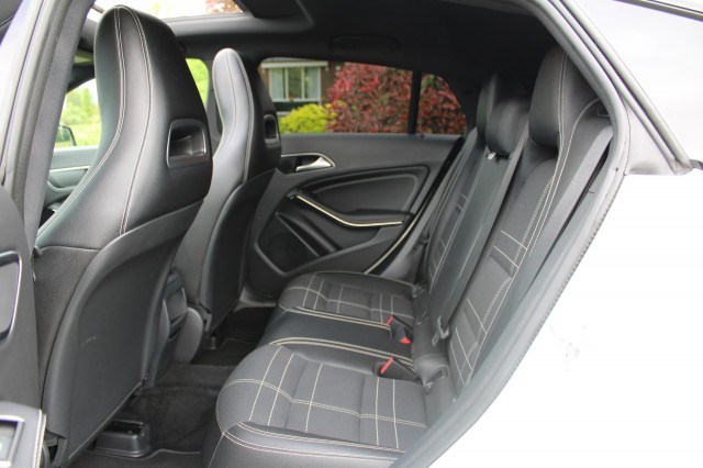 MERCEDES-BENZ CLA-KLASSE 180 122pk Orange Art Edition automaat airco/pano-schuifdak/cruise/navi/carplay, Autobedrijf Roetert, Lo