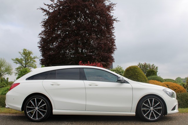 MERCEDES-BENZ CLA-KLASSE 180 122pk Orange Art Edition automaat airco/pano-schuifdak/cruise/navi/carplay, Autobedrijf Roetert, Lo