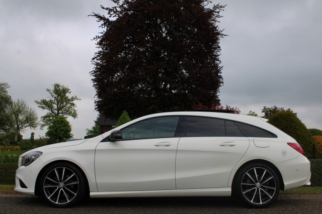 MERCEDES-BENZ CLA-KLASSE 180 122pk Orange Art Edition automaat airco/pano-schuifdak/cruise/navi/carplay, Autobedrijf Roetert, Lo