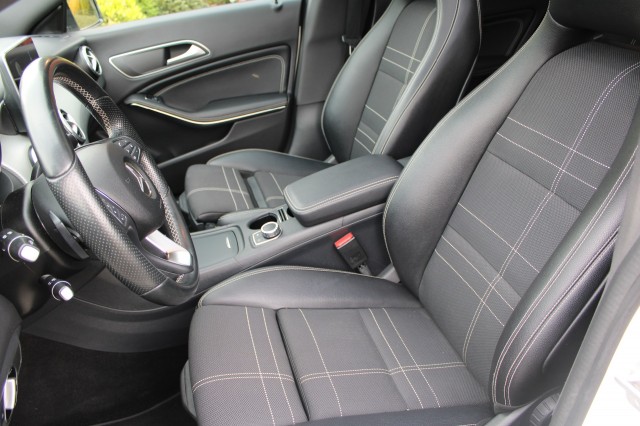 MERCEDES-BENZ CLA-KLASSE 180 122pk Orange Art Edition automaat airco/pano-schuifdak/cruise/navi/carplay, Autobedrijf Roetert, Lo