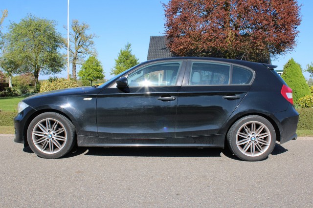 BMW 1-SERIE 116i 116pk Executive 5-drs ECC/Schuifdak/Stoelverwarming, Autobedrijf Roetert, Loenen