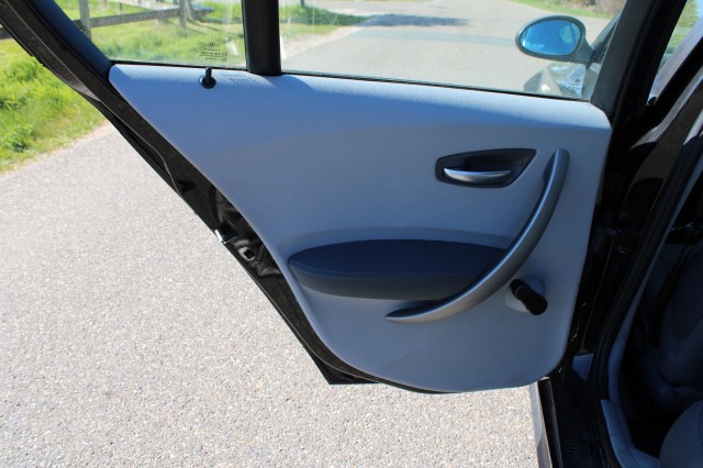 BMW 1-SERIE 116i 116pk Executive 5-drs ECC/Schuifdak/Stoelverwarming, Autobedrijf Roetert, Loenen
