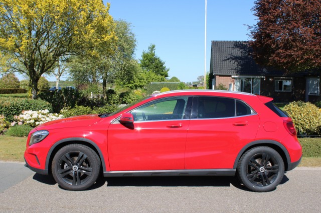 MERCEDES-BENZ GLA-KLASSE 200 156pk Ambition airco/half leer/navi/PDC/trekhaak/xenon, Autobedrijf Roetert, Loenen