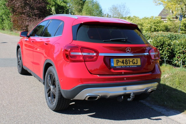 MERCEDES-BENZ GLA-KLASSE 200 156pk Ambition airco/half leer/navi/PDC/trekhaak/xenon, Autobedrijf Roetert, Loenen