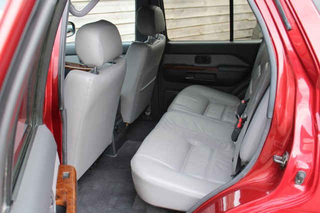NISSAN PATHFINDER 3.3 V6 150pk, Autobedrijf Roetert, Loenen