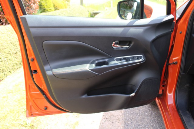 NISSAN MICRA 1.0L 73pk Acenta 5-drs Airco/Cruise/PDC/Trekhaak/CarPlay/Android, Autobedrijf Roetert, Loenen